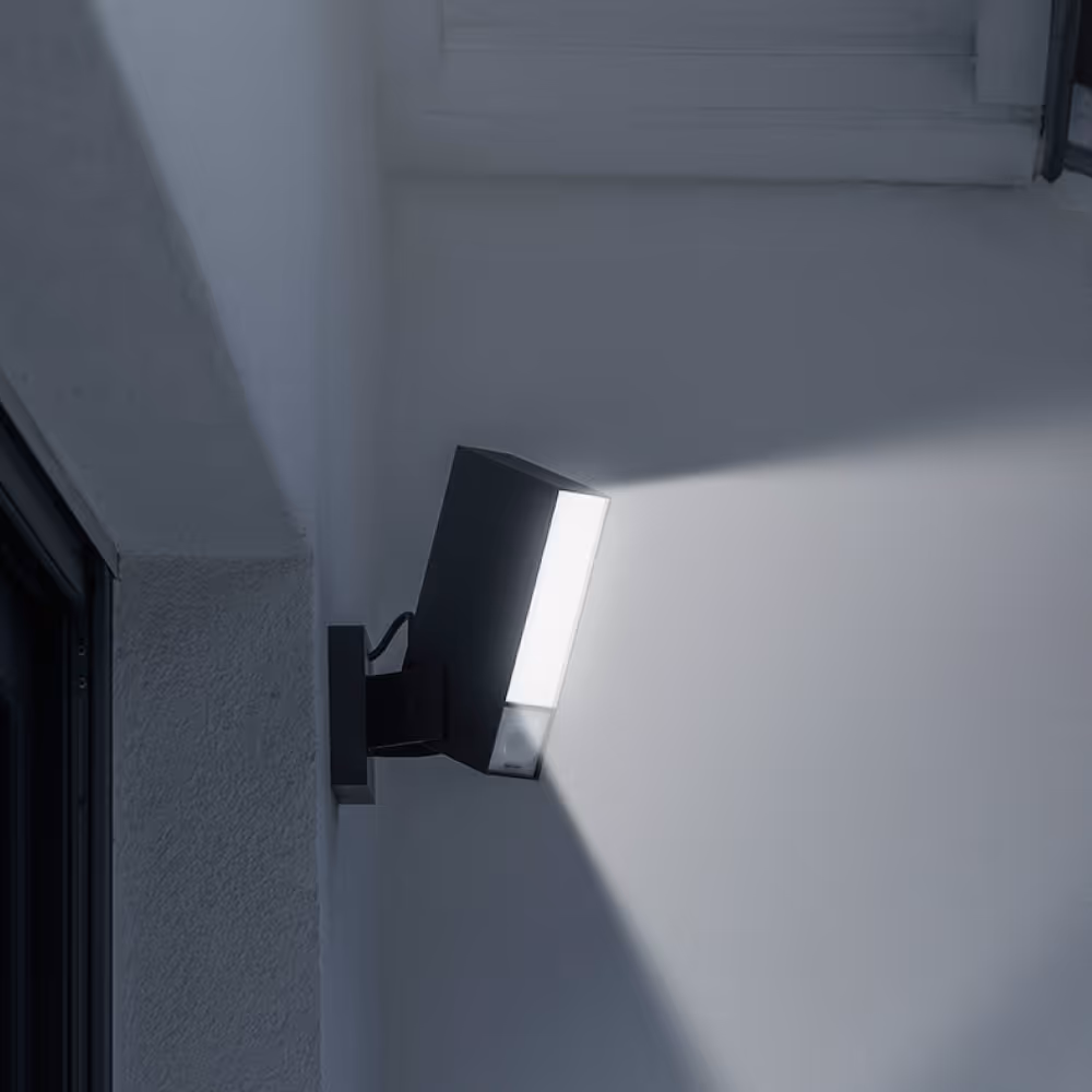 Opt for automatic and secure lighting.