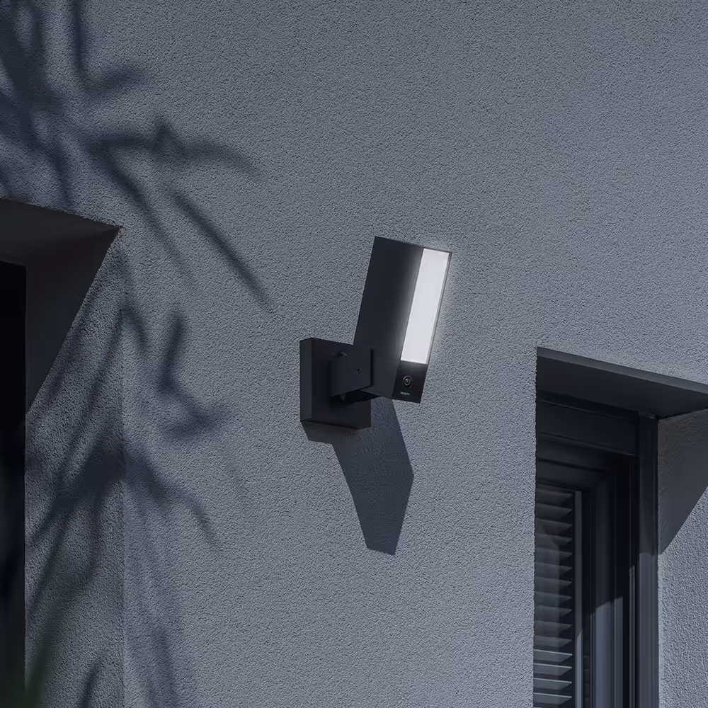 Osserva ogni dettaglio con un'immagine chiara, sia di giorno che di notte.