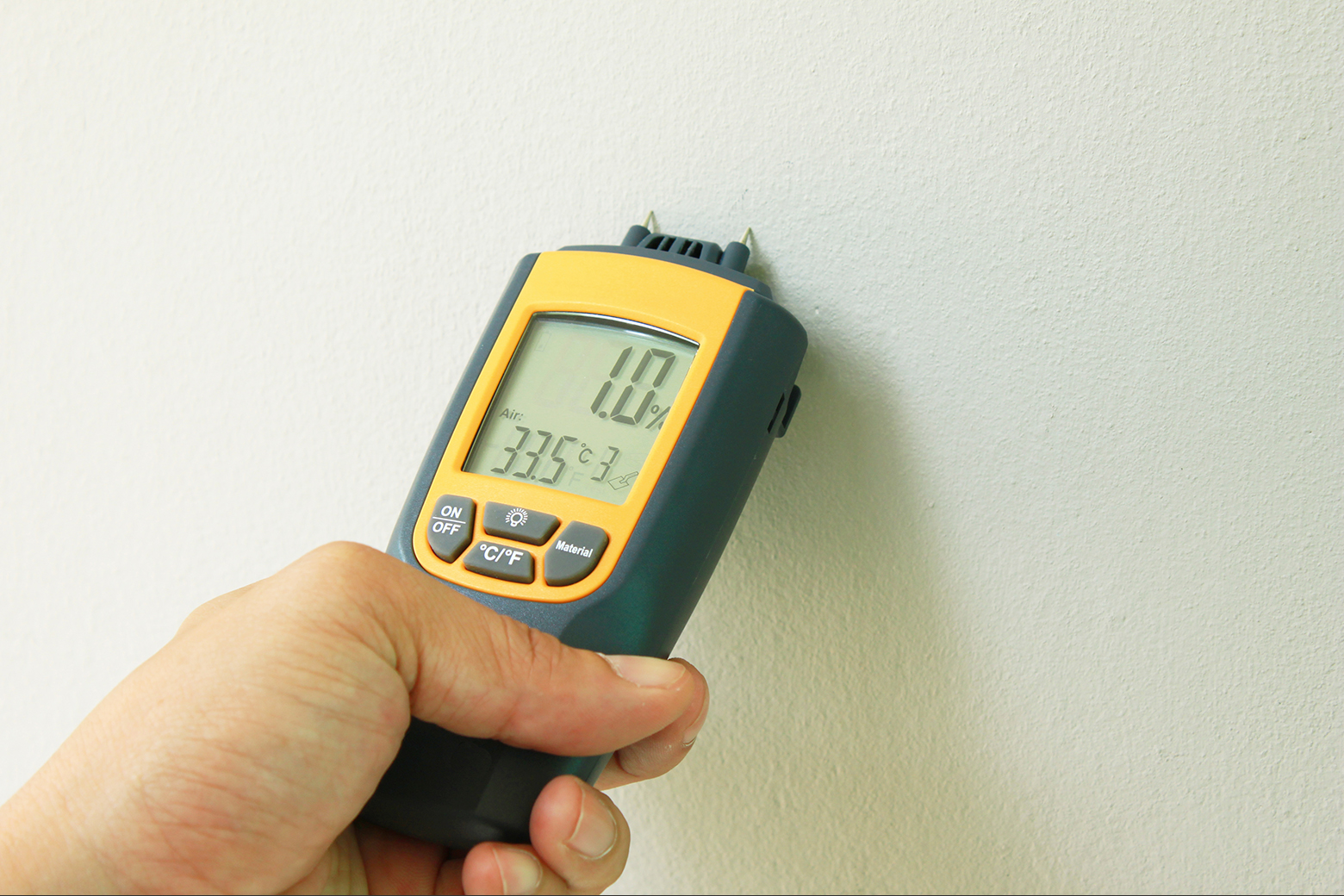 How to measure the humidity level in the house